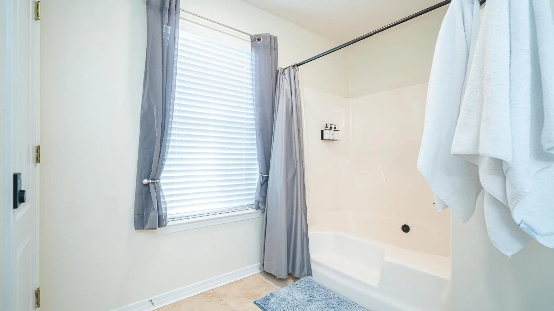 Heated Pool And Golf Cart, Walk To Beach! Best Deal! Destin Holiday home