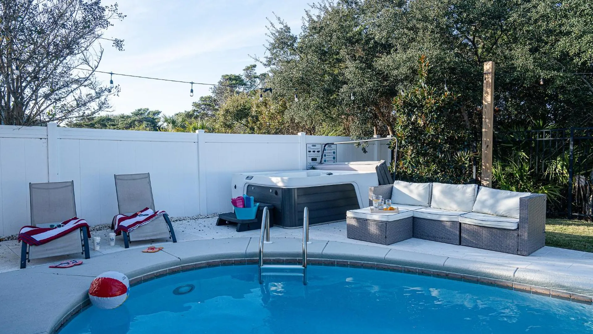Holiday home Heated Pool And Golf Cart, Walk To Beach! Best Deal! Destin