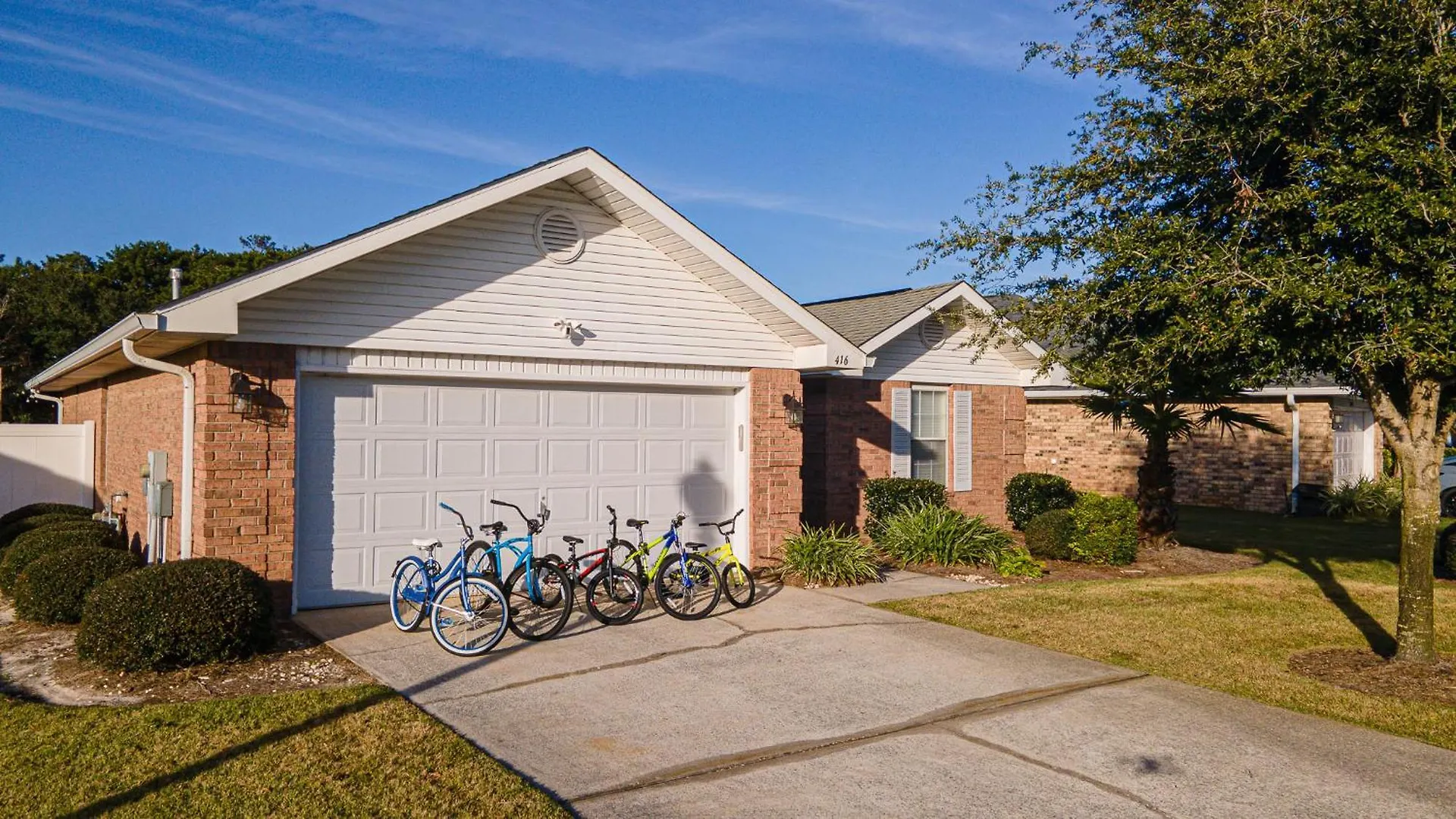 Heated Pool And Golf Cart, Walk To Beach! Best Deal! Destin Holiday home