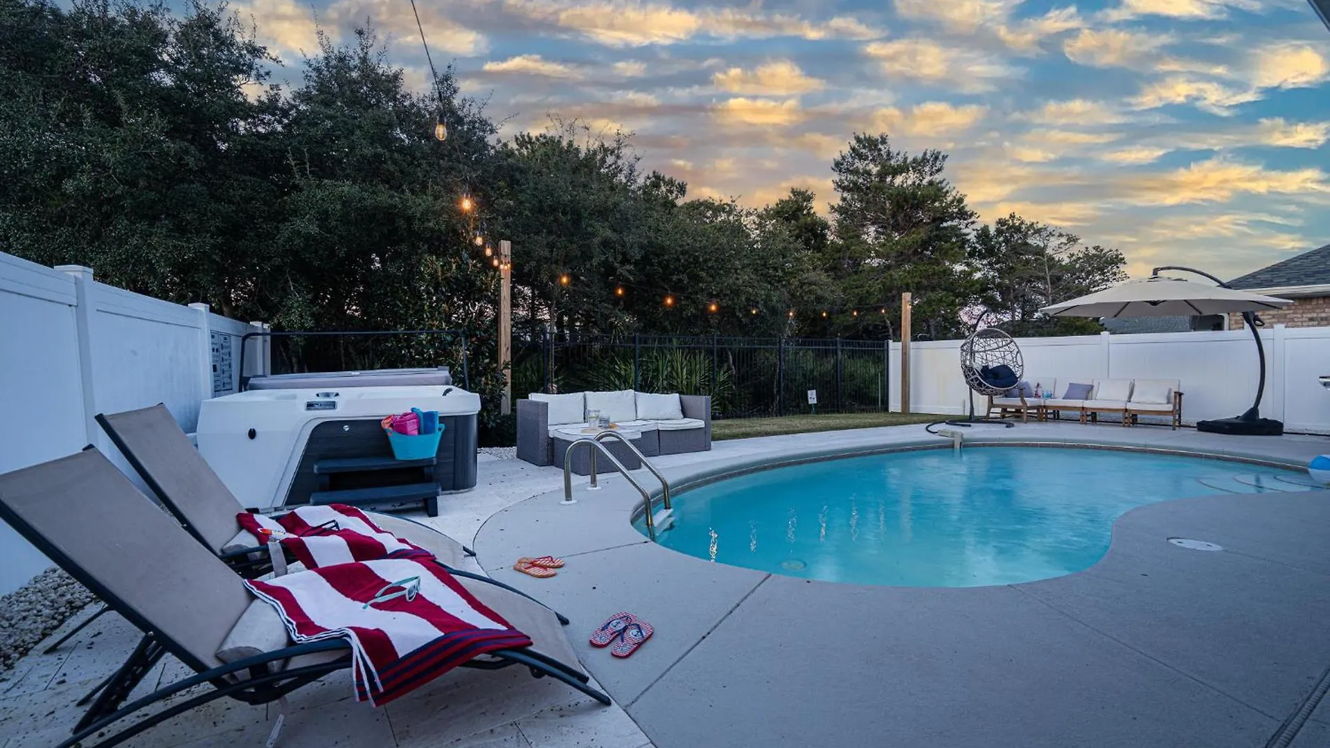 Heated Pool And Golf Cart, Walk To Beach! Best Deal! Destin 0*,  United States