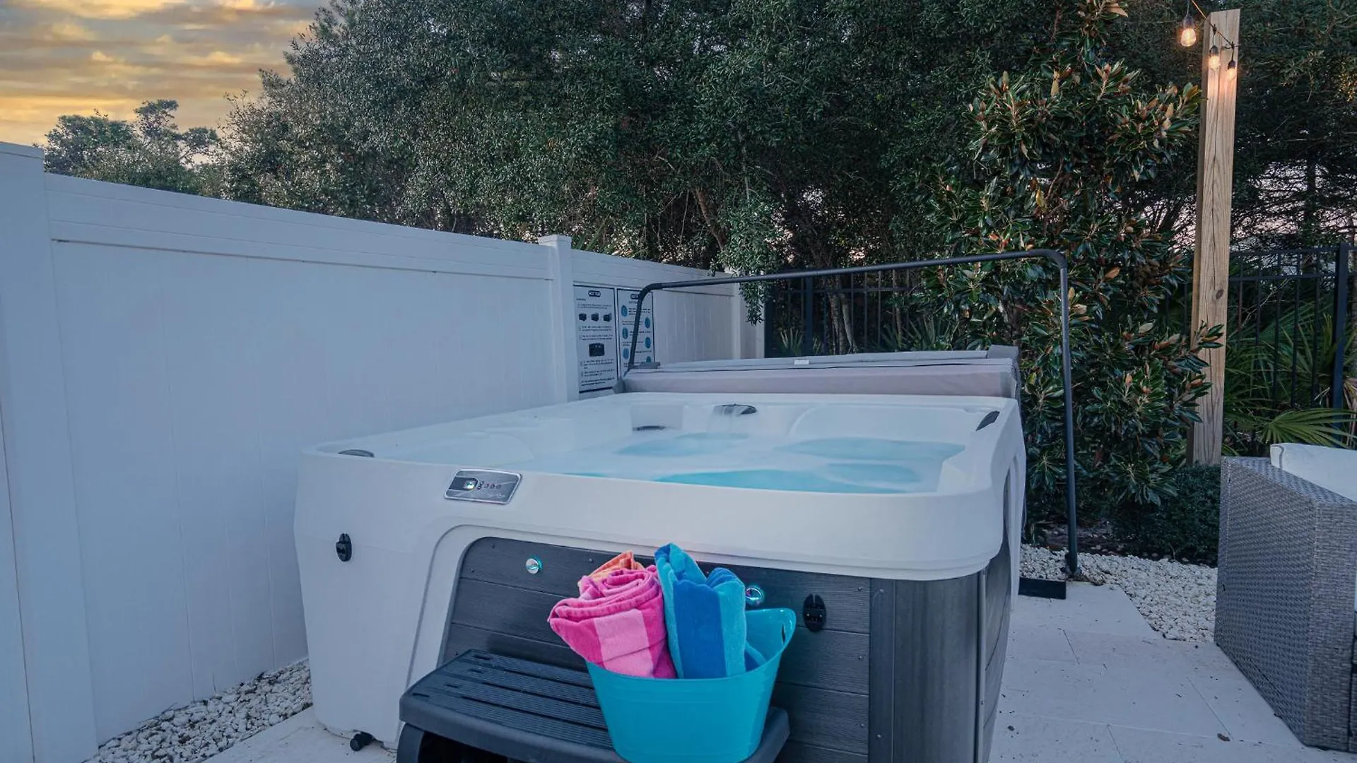 Heated Pool And Golf Cart, Walk To Beach! Best Deal! Destin 0*,