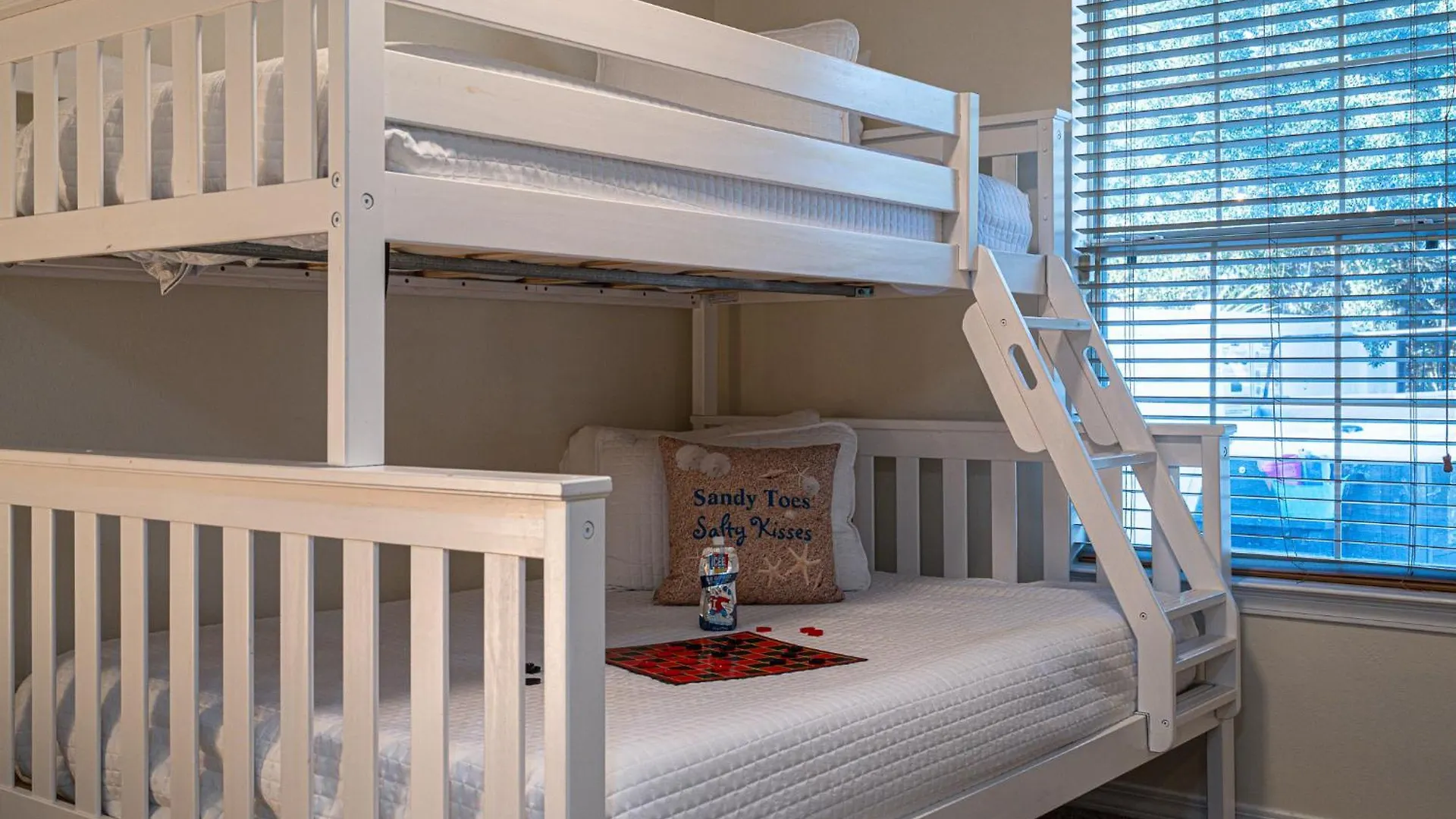 Heated Pool And Golf Cart, Walk To Beach! Best Deal! Destin Holiday home